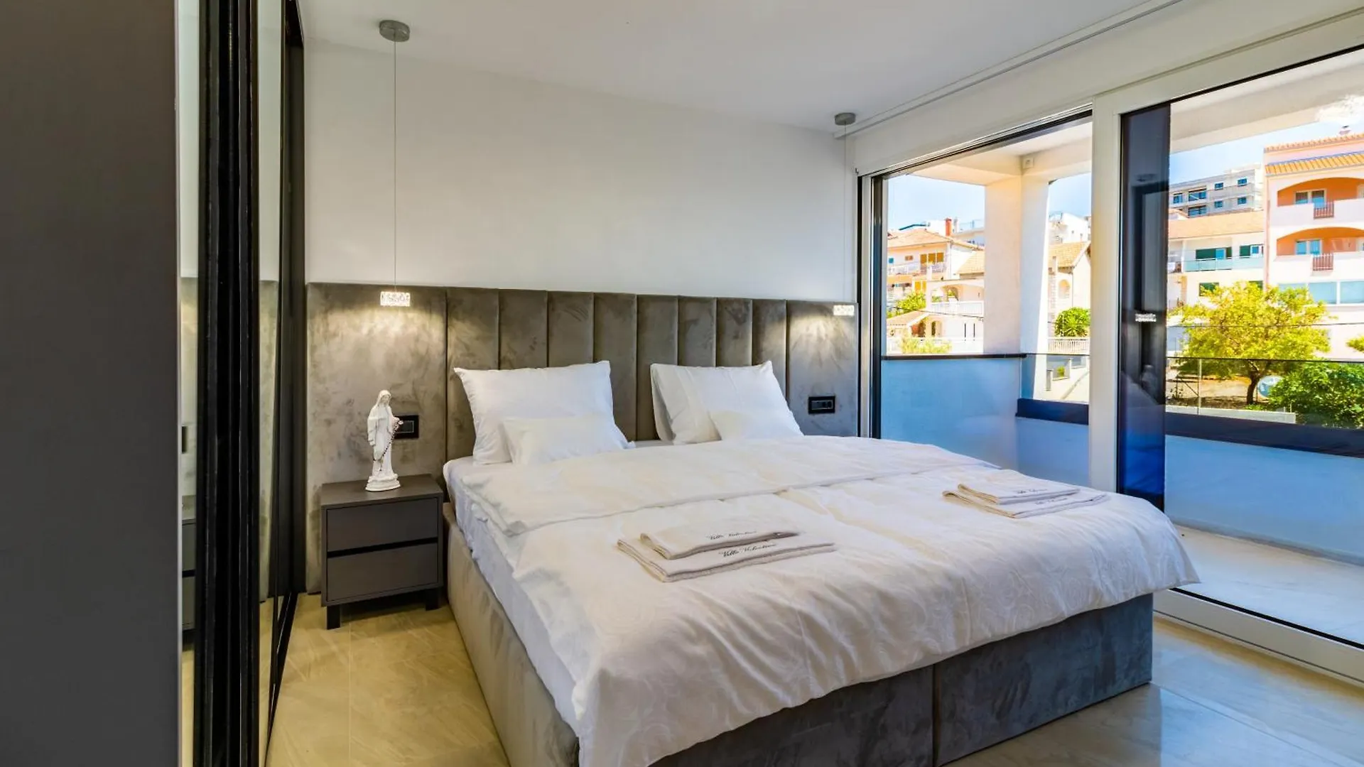 Apartment Beach Villa Valentina Trogir